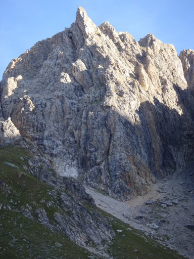 Aiguille de la Nova 005b.jpg - Le pilier face  nous se prcise